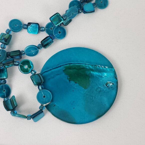Lane Bryant Beautiful Blue Round Pendant Dyed Shell Design 2 Strand Necklace NWT - Picture 4 of 9